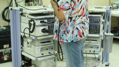 La gastroenteróloga Karla Flores está a la espera de la instalación de las piezas.