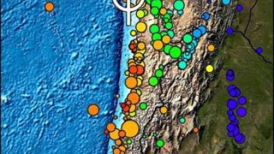 Fotografía cedida por la Administración Nacional Oceánica y Atmosférica de EE.UU. (NOOA) hoy, martes 1 de abril de 2014, de un mapa con la ubicación del reciente sismo en la costa de Chile (cruz blanca).