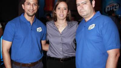 Los anfitriones Gerardo Galindo, Paola Bondi y Luis Gerardo Montalván.