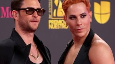 Christopher Uckermann y Christian Chávez si llegaron a desfilar por la alfombra magenta más no asistir a la gala de Premio Lo Nuestro 2024.