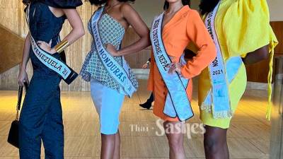 Bellas. Miss Venezula, Miss Honduras, Miss Nepal y Miss Camerún