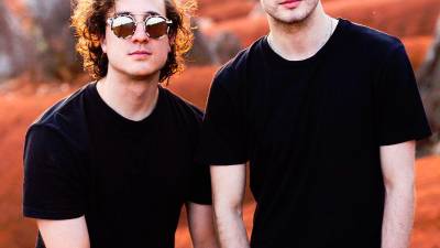 <b><span class=mln_uppercase_mln>Talentosos.</span></b> Los mexicanos Santy Silva y Charly Torres forman el dúo Pllws. “Chill Pills”, su álbum debut, se estrenó en 2021.