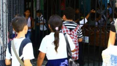 Al salir de la escuela, los menores visitan los centros de alcance en Chamelecón.