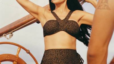 La estrella dice ser una coleccionista de trajes de baño antiguos.