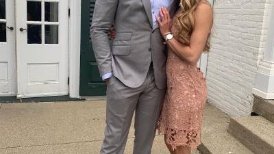 Patrick juega como mariscal de campo con los Kansas City Chiefs y firmó el acuerdo más rico en la historia de la NFL, pero vive sin muchos lujos con su esposa e hijos, en comparación con otros famosos.