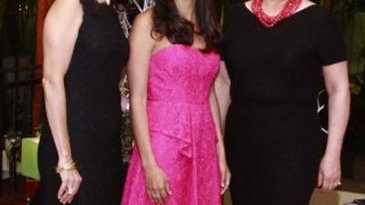 Elke y María Fernanda Bendeck con Doris Kattán.