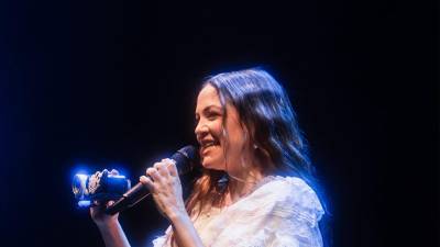 <b>MÉXICO.- </b>La reconocida cantante y compositora mexicana, <b>Natalia Lafourcade</b> ha tomado la decisión de retirarse temporalmente de los escenarios para dedicarse de lleno a su <b>maternidad</b>.