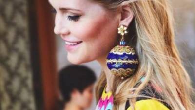 Apareció por primera vez en público en la capital británica en 2007, en un homenaje que se rindió a su célebre tía en el décimo aniversario de su fallecimiento. Ya graduada, en 2012 regresa con su padre a Londres para acompañarlo y para desarrollar una carrera en una ciudad cosmopolita