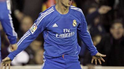 ***CORRIGE AUTOR*** GRA332. VALENCIA, 22/12/2013.- El delantero portugués del Real Madrid Cristiano Ronaldo celebra tras marcar el segundo gol de su equipo ante el Valencia, durante el partido de Liga en Primer División disputado esta noche en el estadio de Mestalla. EFE/Manuel Bruque