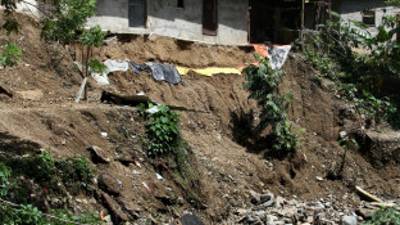 Están en riesgo 40 viviendas en la orilla de la quebrada de La Primavera.