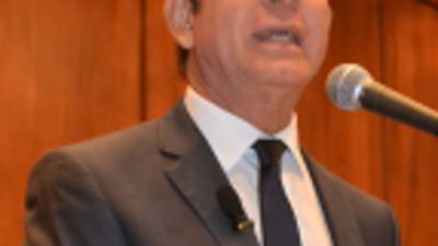 El presidenciable Salvador Nasralla acusó a periodistas de estar pagados.