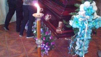 Alex Adán Montes Bobadilla fue velado en la casa de su madre en la comunidad de Francia, Colón.