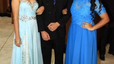 Madeline y Rommel Cruz con Sendy Carranza