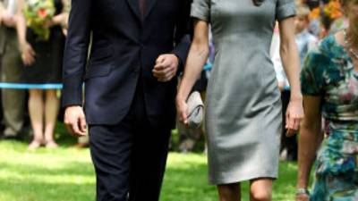 William y Catalina han decidido rentar un lujo auto blindado.