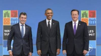 El presidente de EUA Barack Obama, junto al primer ministro británico, David Cameron y el secretario general de la OTAN, Anders Rasmussen.