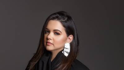 “Me estuve dos años en elaborarla. Tiene marcas que simbolizan espinas, que ciertas personas o la vida nos dan, y arriba tiene un diamante negro”, María Echeverri.