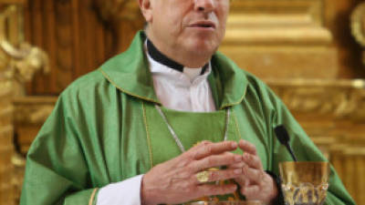 Cardenal celebra 35 años de ordenación episcopal.