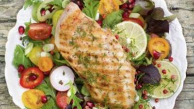 Mantenga un control de las porciones de sus comidas, para mantener un peso sano.