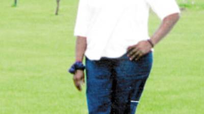 Jamaica's Usain Bolt celebrates after winning the men's 200m final at the National stadium as part of the 2008 Beijing Olympic Games on August 20, 2008. Bolt broke the men's 200 metres world record here on Wednesday timing 19.30 seconds as he clinched the Olympic Games gold to add to his 100m crown. AFP PHOTO / GABRIEL BOUYS