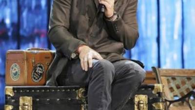 Recientemente, Arjona fue nominado al Grammy Latino en la categoría de Mejor Cantautor con el disco Viaje, su segundo con su sello independiente.