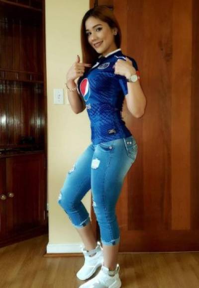 En sus redes sociales, Cecilia ha presumido ser aficionada al Motagua, club en donde estuvo por varios años su novio. Hoy el jugador milita en Olimpia.