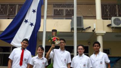 Son la primera institución bilingüe en recibir la antorcha de la paz.