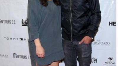 Zuria Vega y Alberto Guerra se convertirán en padres de una niña.