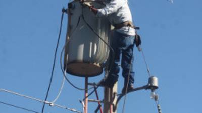 Empleados de empresas de servicios, como la Enee, no tendrán descanso.