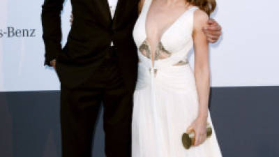 Kylie Minogue y el modelo español Andrés Velencoso.