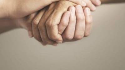 'Espero que hagas hasta lo imposible por no quedarte a solas con ella y por reunirte siempre que puedas con tu tío', le comenta la Tía Remedios.