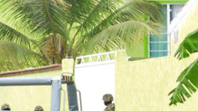 3 NOVIEMBRE 2009 ESTADOS FOTO HORACIO ZAMORA SOLEDAD DE DOBLADO, VER Sin que hasta el momento sea confirmada la información por las autoridades correspondientes, la madrugada de este martes se registró una balacera entre elementos de la Secretaría de Marina y un grupo delictivo de sicarios que opera en Soledad de Doblado.El saldo hasta el momento es de 2 personas fallecidas y 8 detenidos, mientras que elementos del Ejército Mexicano, Policía Federal de la Secretaría de Seguridad Pública del Estado, mantienen un operativo en la zona en busca de más delincuentes. en el enfrentamiento muere el lides de los Zetas, Braulio Arellano, alias 'El Gonzo o el ' Z-20'