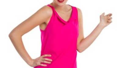 Lleve el cabello en coleta o con moños. No se olvide de las trenzas, aliadas para lucir sencilla, pero bella.