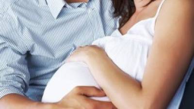 La pareja puede aprender a sobre llevar los efectos que causa el embarazo en ambos.