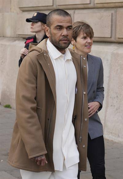 Dani Alves fue condenado en febrero por ese tribunal a cuatro años y medio de cárcel por haber violado a una mujer en los baños de una discoteca de esa ciudad española a finales de 2022.