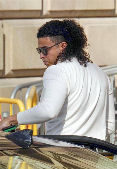 “Pasamos la tarde juntos, hacía mucho que no nos veíamos. Comimos y cenamos. Fuimos a tomar copas a otro local hasta la 1 de la mañana y, después, decidimos ir a Sutton. Conducía yo el coche, porque Alves había bebido mucho”, empezó su testimonio.