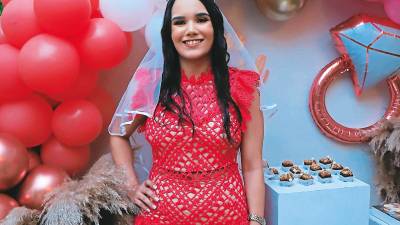 Novia. Ana Cálix, la feliz prometida de Iván Aragón. Fotos Melvin Cubas