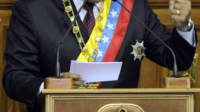 El presidente Nicolás Maduro dice que están especulando con el papel.