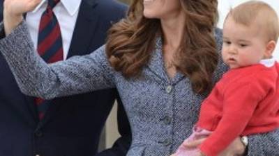 Guillermo y Catalina de Cambridge, con su hijo Jorge.