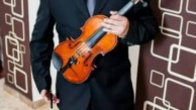 El violinista hondureño Franklin Rodríguez