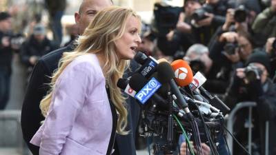 La ex actriz de cine para adultos, Stormy Daniels, fue la testigo de la Fiscalía este martes en el juicio contra Trump.