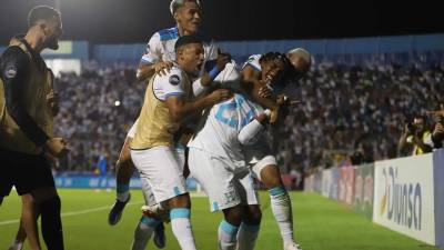 La selección de Honduras doblegó a México en el Estadio Nacional y asi reaccionaron los medios y periodistas hondureños al histórico triunfo en Tegucigalpa.