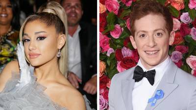 Ariana Grande y Ethan Slater son novios, asegura una fuente cercana a ellos.