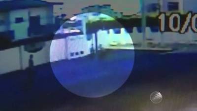 Se desconoce el paradero y la identidad del sicario.