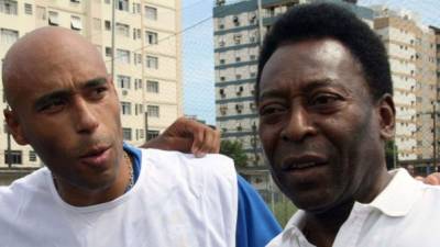 Edinho junto a su padre Pelé. EFE