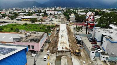 El puente en la segunda calle y avenida Juan Pablo Segundo será habilitado el próximo año.