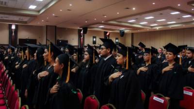 Los egresados de la segunda graduación privada de la Unah-vs.