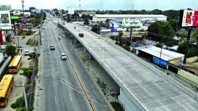 El puente a desnivel en la intersección El Zapotal fue inaugurado en febrero. Foto: Franklin Muñoz.