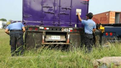 Especialistas durante la inspección preliminar.