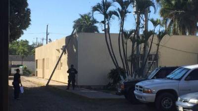 Uno de los cuerpos cayó en el techo de un centro asistencial. Foto El Debate.