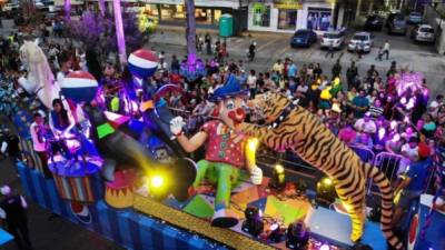 Una carroza del desfile de carnaval de 2019, la última Feria Juniana.